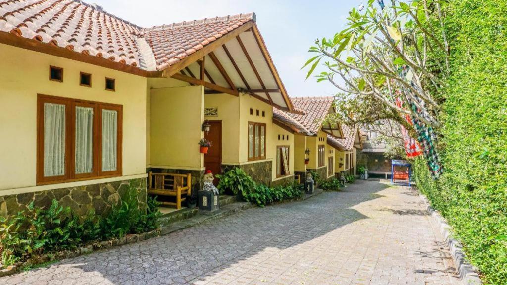 Oyo 1488 Hotel Cemara Asri Lembang Buitenkant foto