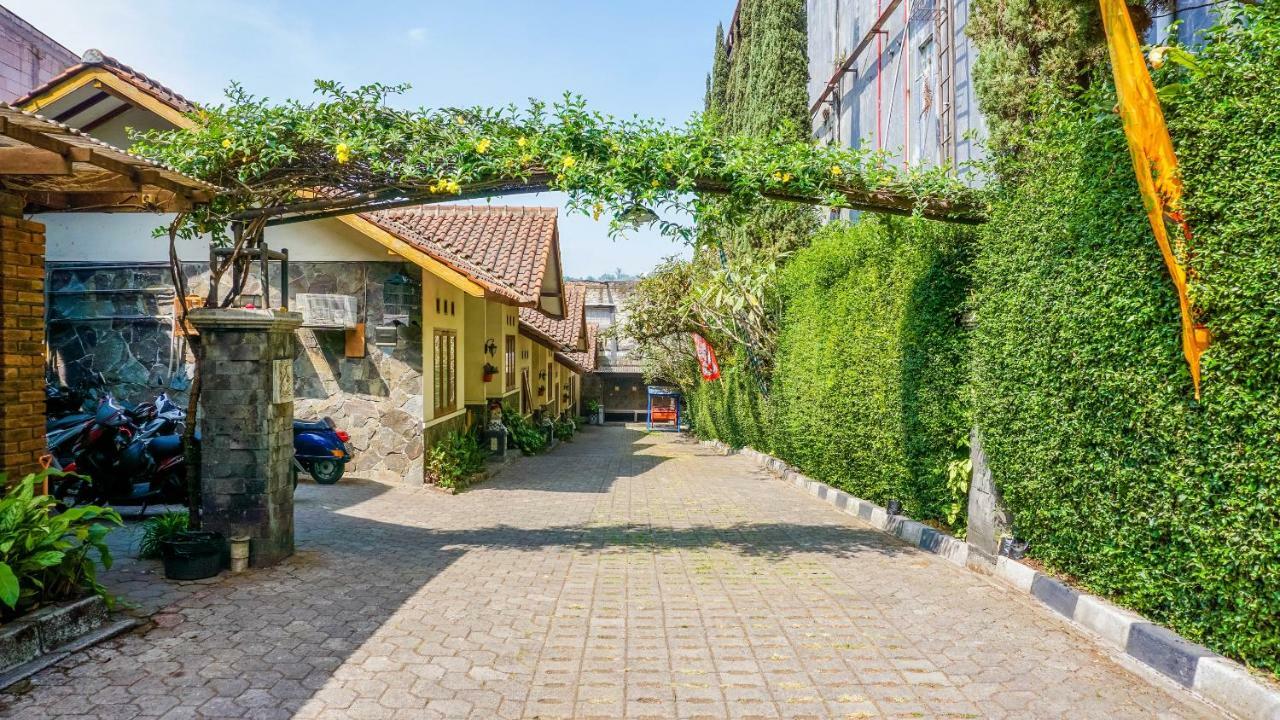 Oyo 1488 Hotel Cemara Asri Lembang Buitenkant foto